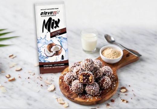 Boules de fitness à la noix de coco, à l'avoine et au chocolat, enrichies en protéines de lactosérum